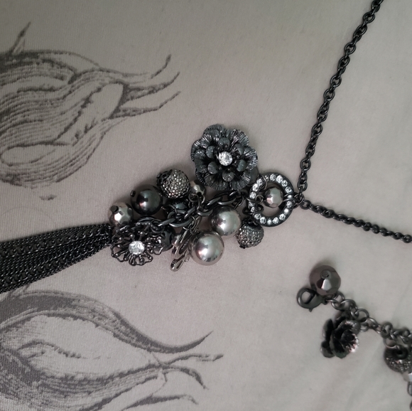 Jewelry - Picture 2 of 3